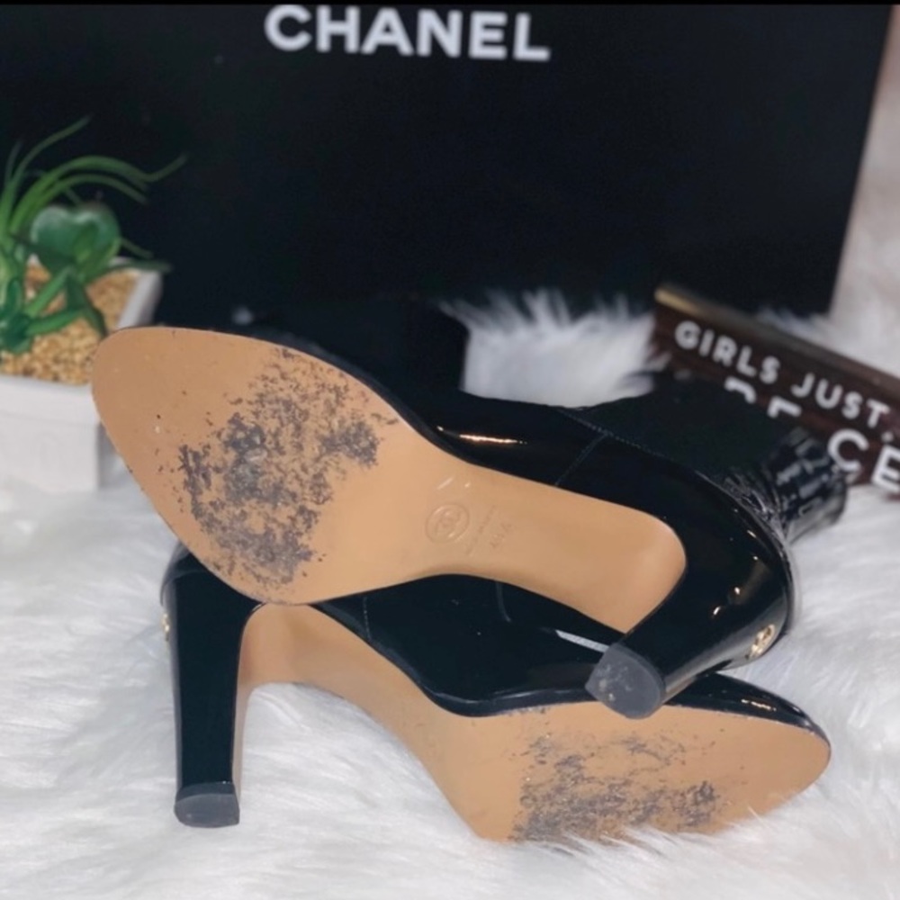 🍾🥂SOLD!🥳Chanel Patent Calfskin Boots - Picture 10 of 10